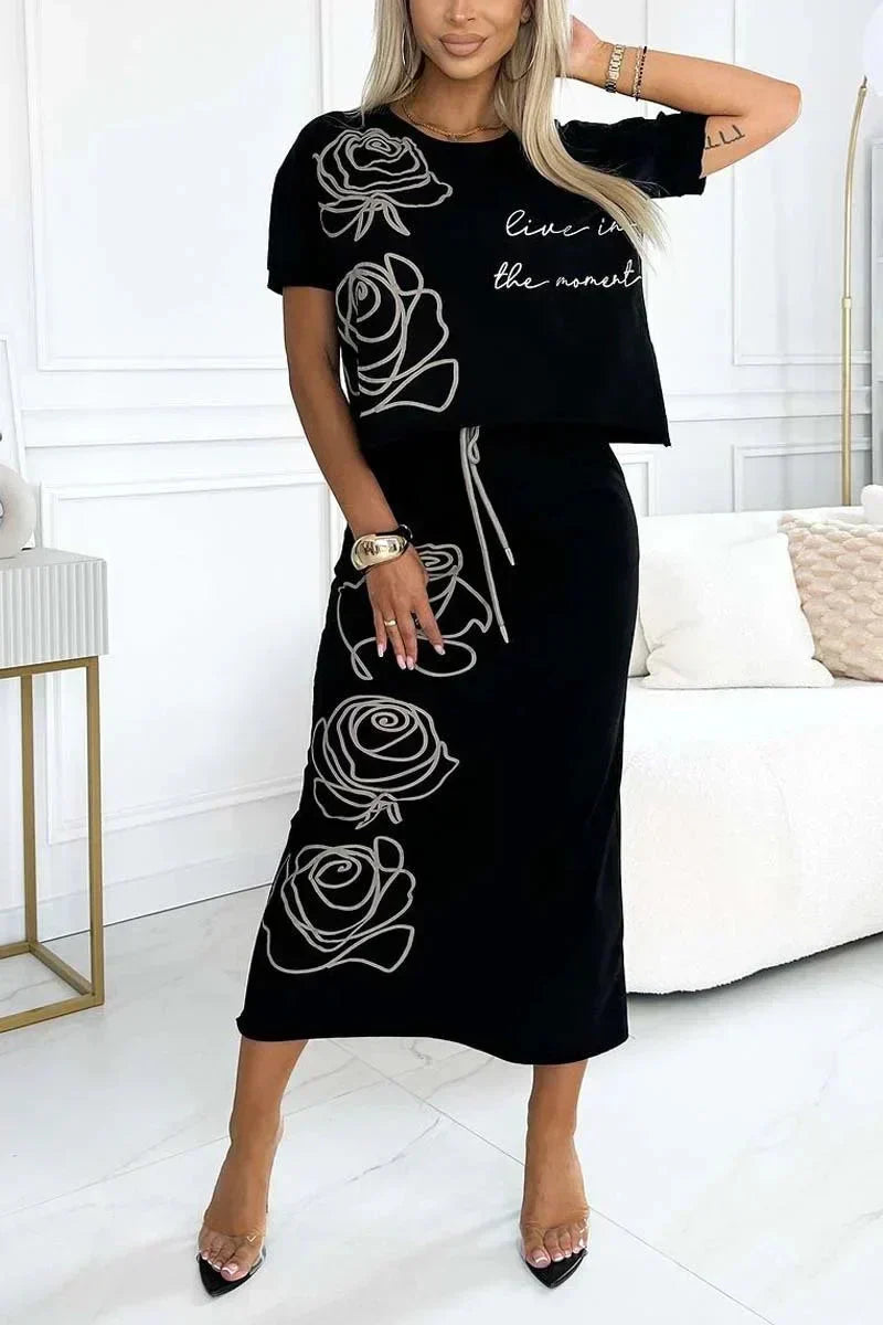 AMARA | Elegante conjunto de mujer con camiseta floral informal y falda bustier sofisticada